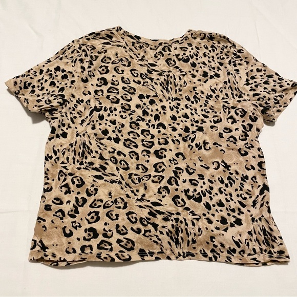 Hollister Leopard Twisted Square Boxy Crop Baby Tee Womens Size Small - Picture 11 of 16